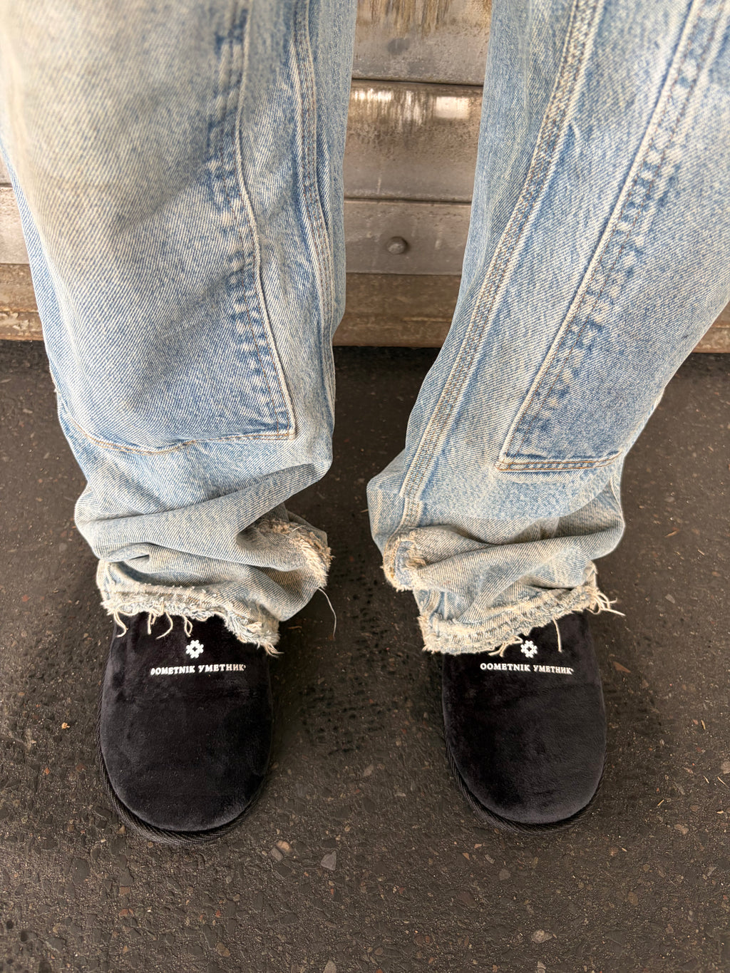 HOTEL VELOUR SLIDES